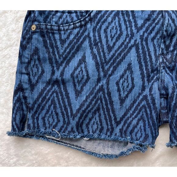 7 for All Mankind 7FAM Allover Diamond Pattern Raw Hem Cutoff Jean Shorts, 32 - Picture 4 of 14